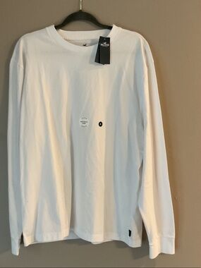 Hollister Men's White Long-Sleeve Crew Tee
